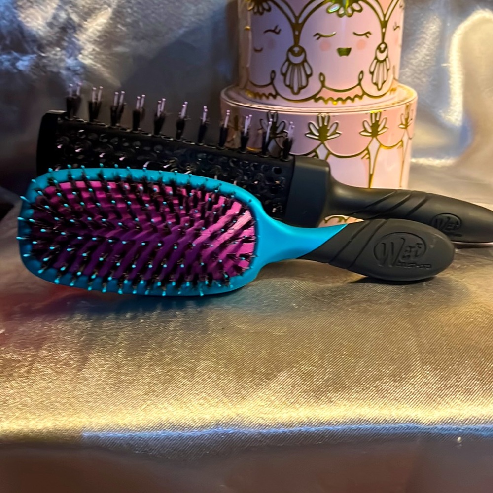 NWOT Wet Brush-Pro combo